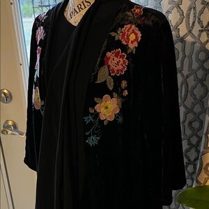 Andree’ by unit Black Velvet kimono with Floral Embroidery